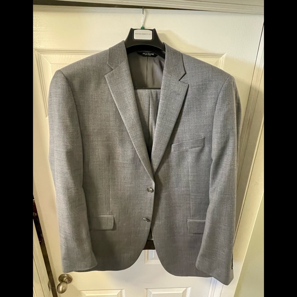Jos. A Bank. Traveler suit. 44regular 38 waist. Charcoal w/ faint blue speckles